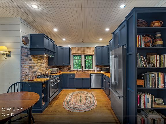 3rd image of 2147 Bowery Road