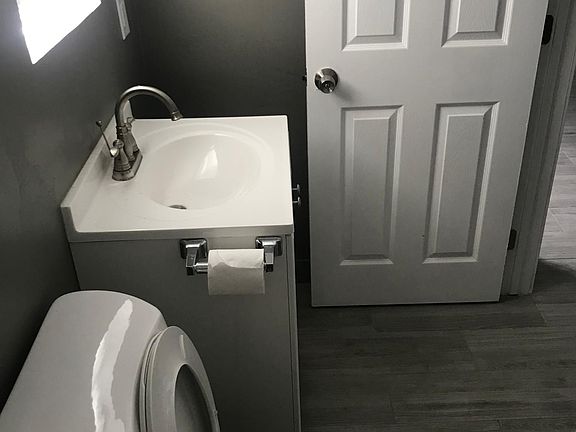 3rd image of 522 S Bonnie Beach Pl