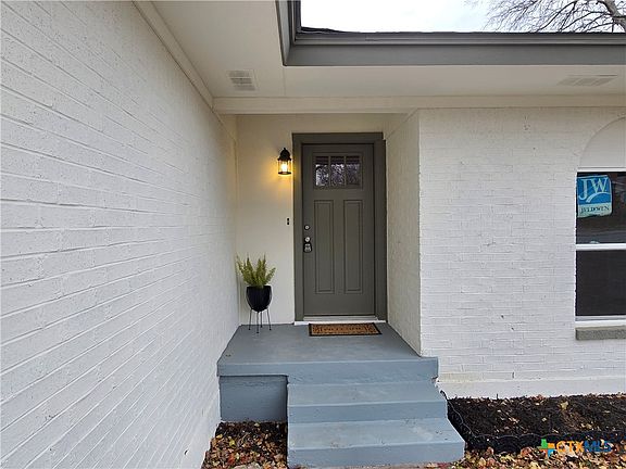 5th image of 1505 E Robertson Ave