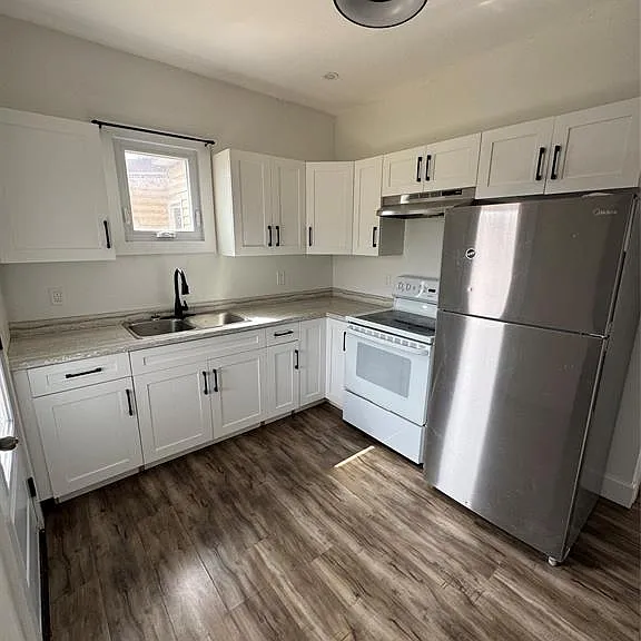 934 Gladstone Ave — Photo 2