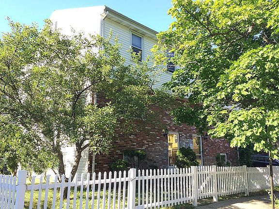 4th image of 13 Kneeland St