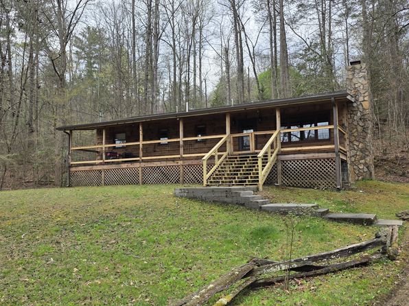 3244 Holly Ln