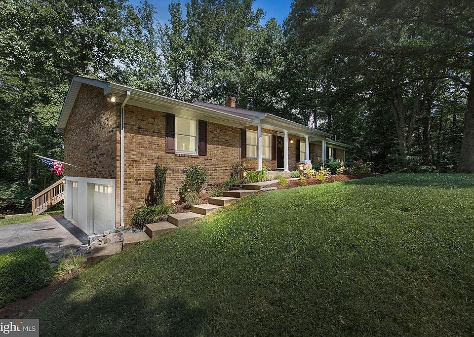 1st image of 44549 Eleanor Ct