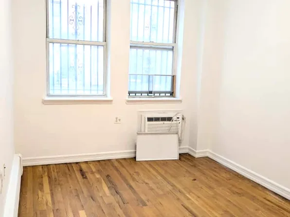 443 West 50th Street image 5 of 15