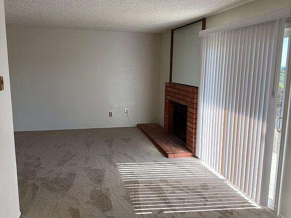 4th image of 3652 Clairemont Dr Unit 1D