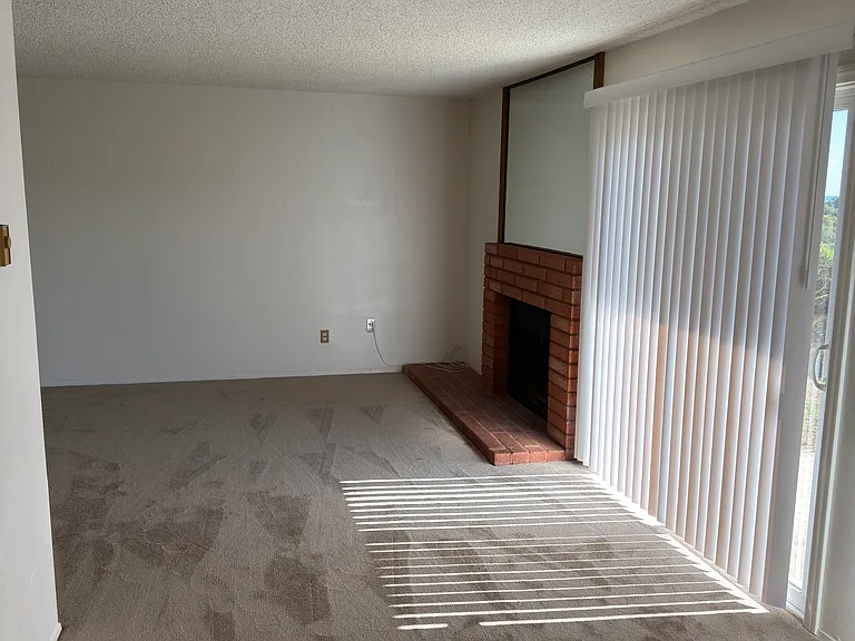 3652 Clairemont Dr #1D — Photo 4