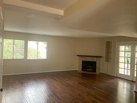 2nd image of 2080 Cliff Dr