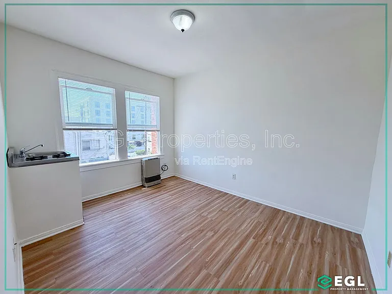 445 Western — Photo 16