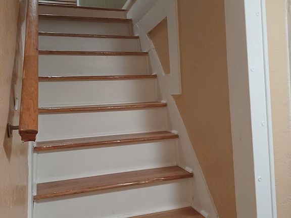 3rd image of 1351 E Mallory Ave