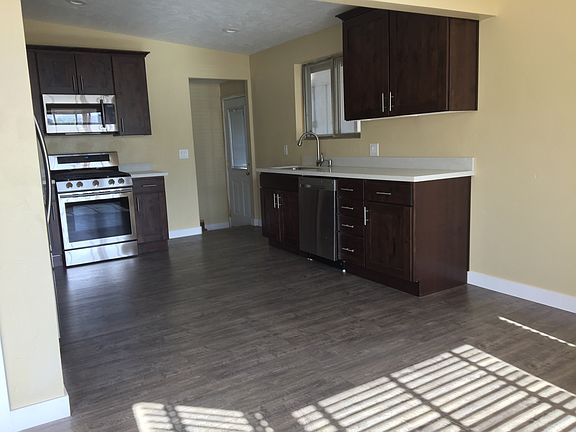 5th image of 361 E Georgia Cir
