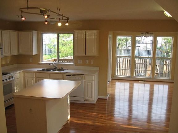 Kitchen/ Sun Room