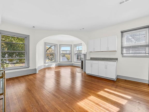 4th image of 1848 E 89th St #201