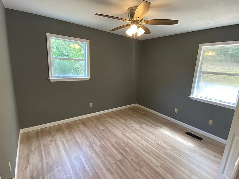 30 Vanderbilt Ln — Photo 8