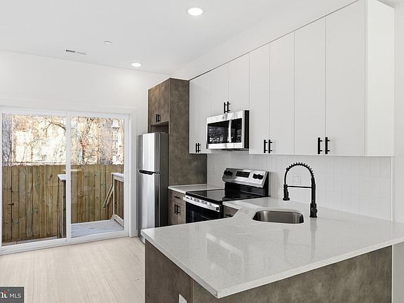 5th image of 1024 W Orleans St