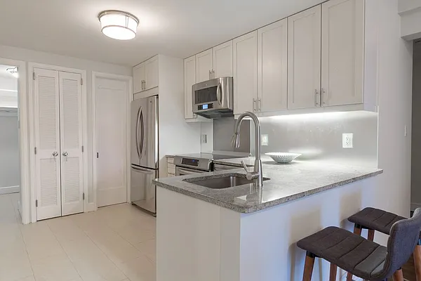 Rented by Stonehenge NYC LLC | media 11