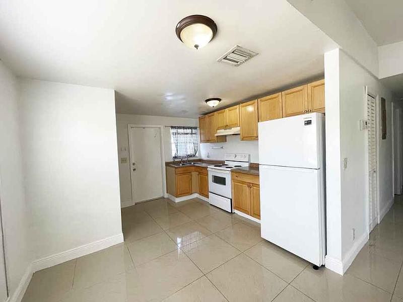 2nd image of 1009 22nd St
