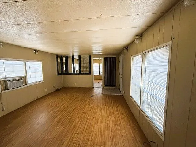 702 N State St — Photo 12