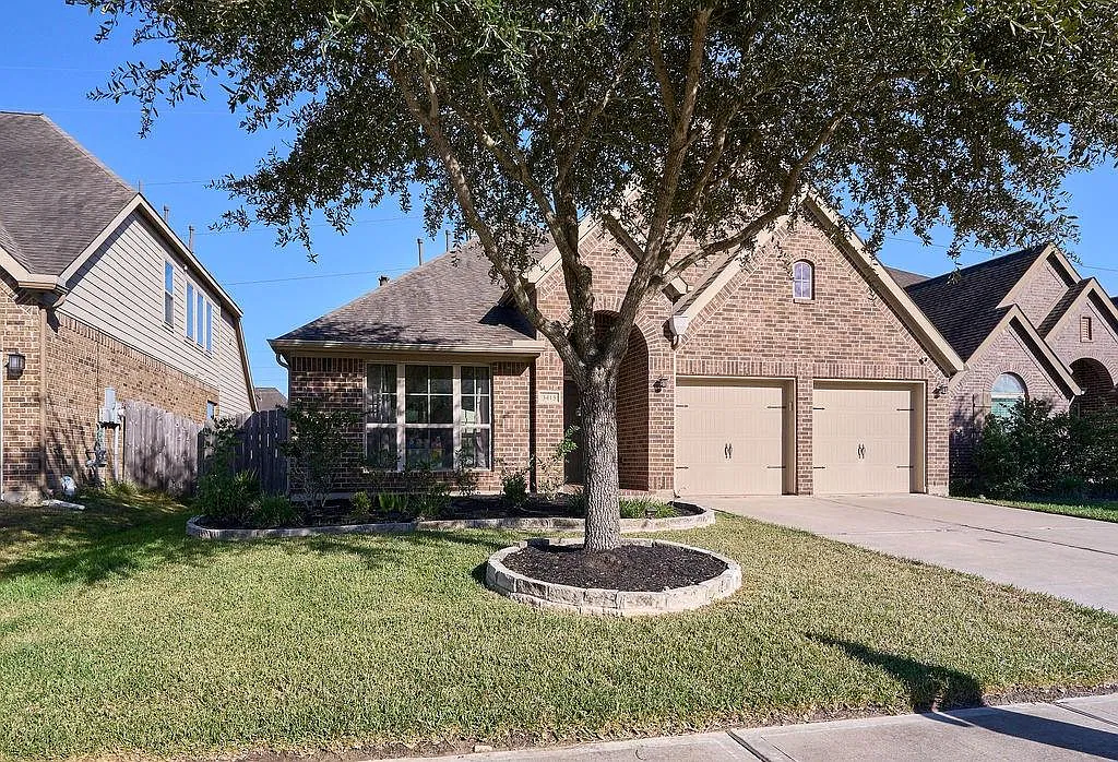 4 bed, 3.0 bath, 2481 sqft, $2,900 — Photo 3