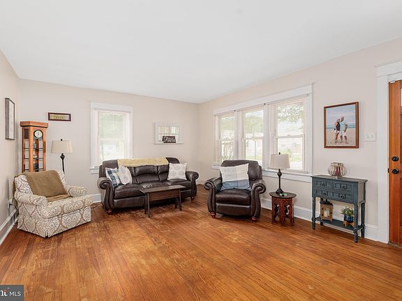 4th image of 186 Sassafras St