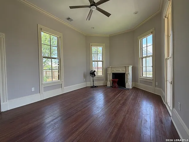 1133 E Crockett St — Photo 7