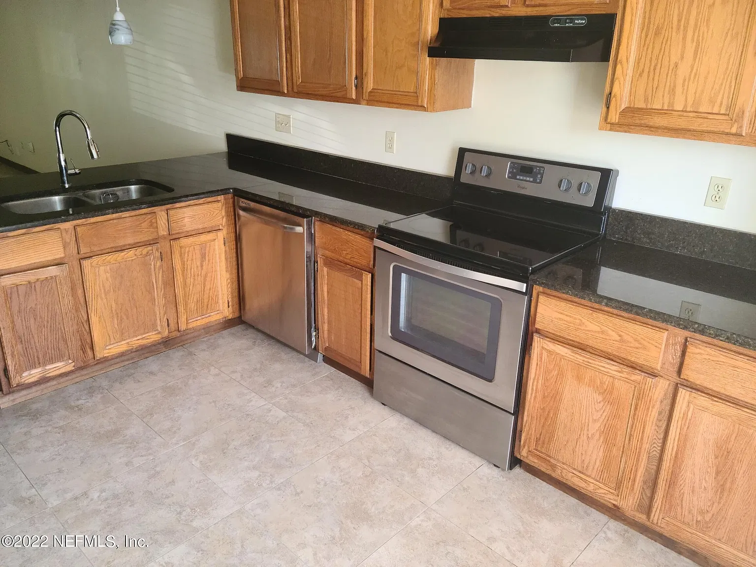 2 bed, 2.0 bath, 1404 sqft, $1,350 — Photo 4