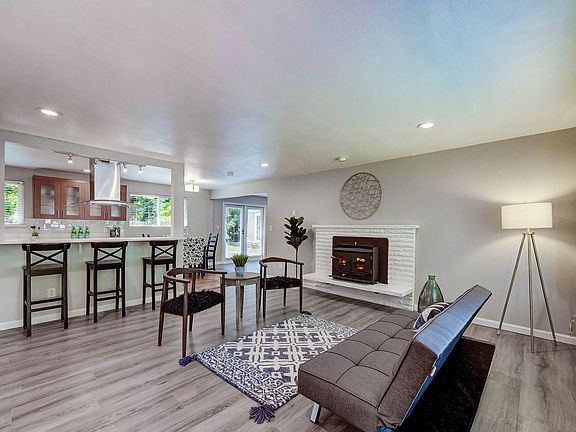3rd image of 17718 Spruce Way