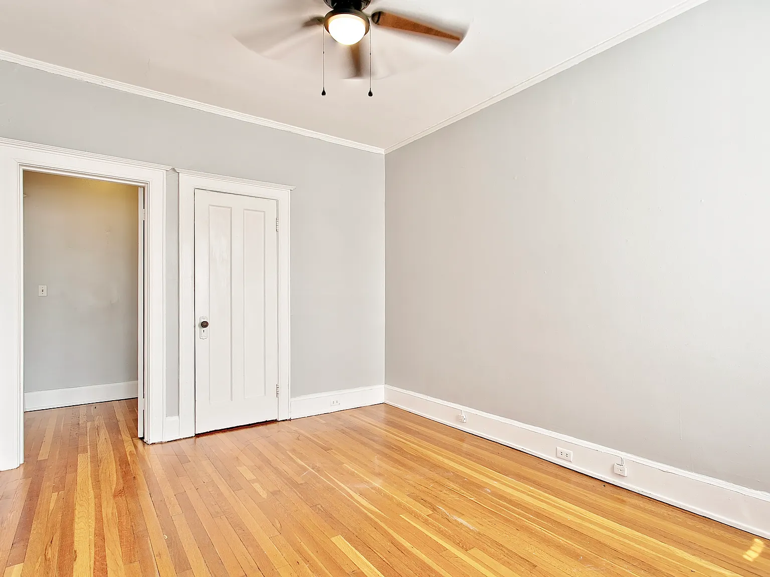 2700 Observatory Ave — Photo 4