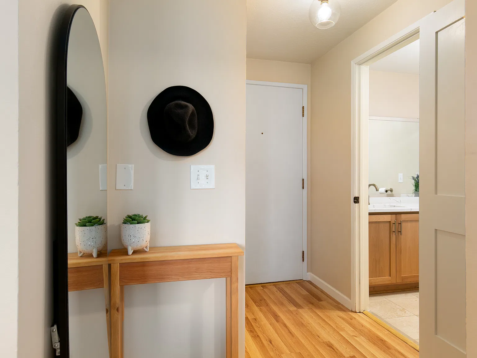 1 bed, 523 sqft, $2,400 — Photo 2