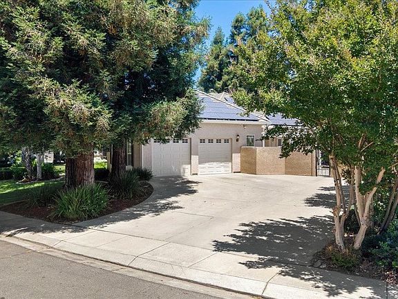 3rd image of 9900 Country Oak Ct