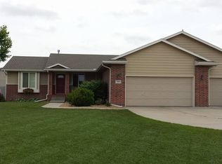 608 Sunflower Dr, Hesston, KS 67062