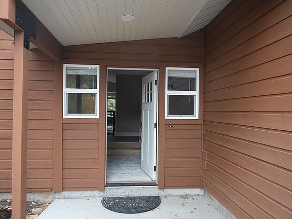 3rd image of 7915 Douglas Dr