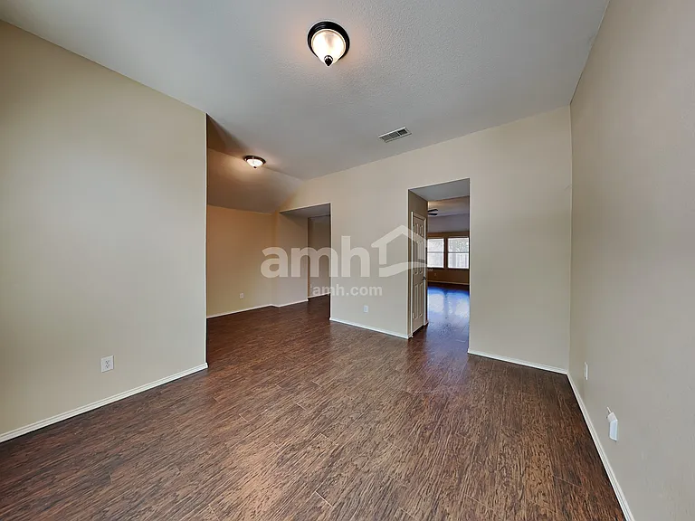 530 Hickory Ln — Photo 9