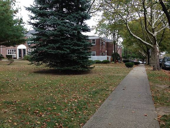 5th image of 22423 Kingsbury Ave