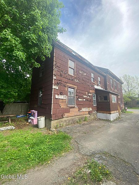 3rd image of 82 Spring Street
