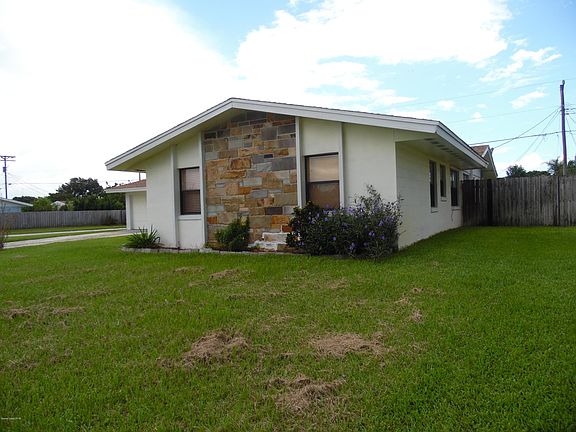 3rd image of 928 Beaverdale Ln