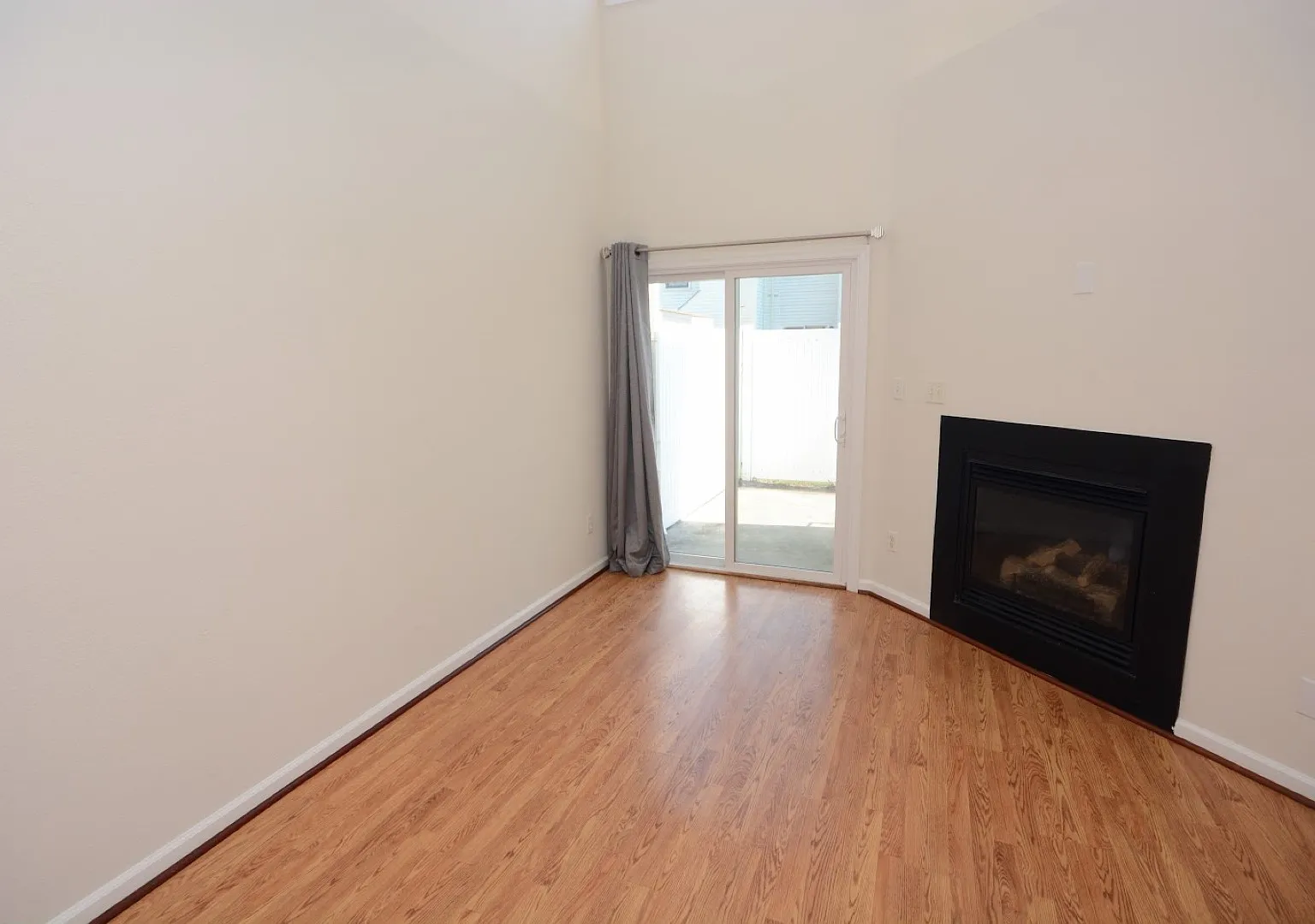 4 bed, 3.5 bath, 1902 sqft, $2,750 — Photo 3
