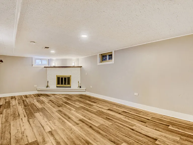 3171 S Williams St — Photo 25