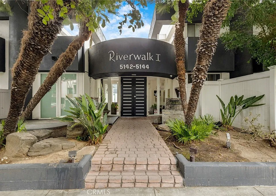 5142 Zelzah Ave #25