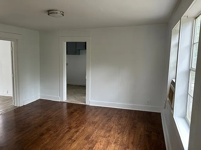 110 McMillan St E — Photo 9