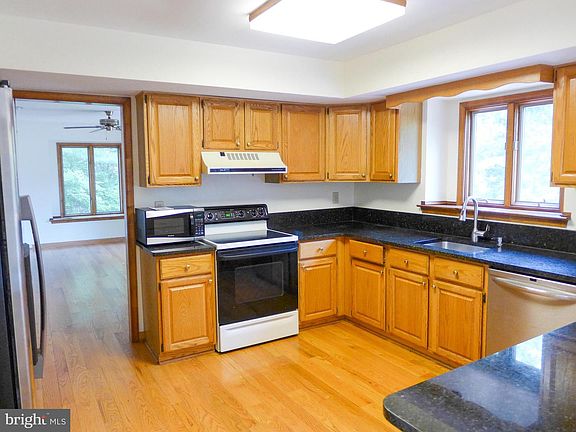4th image of 1103 Shadow Wood Dr