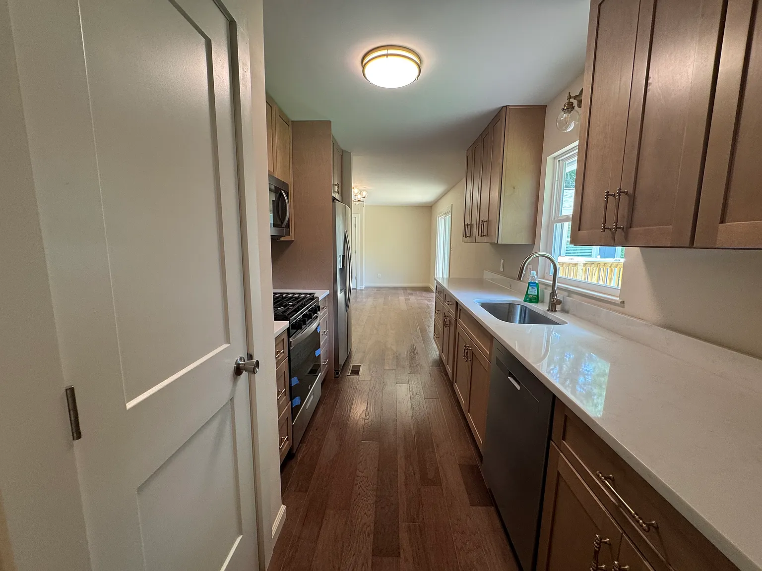 1 bed, 1470 sqft, $1,300 — Photo 3