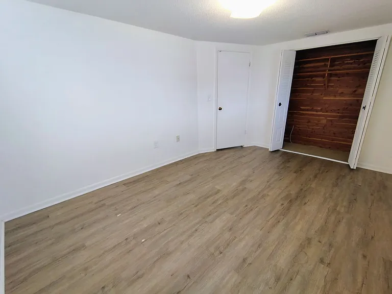 7833 Cayuga Dr — Photo 15