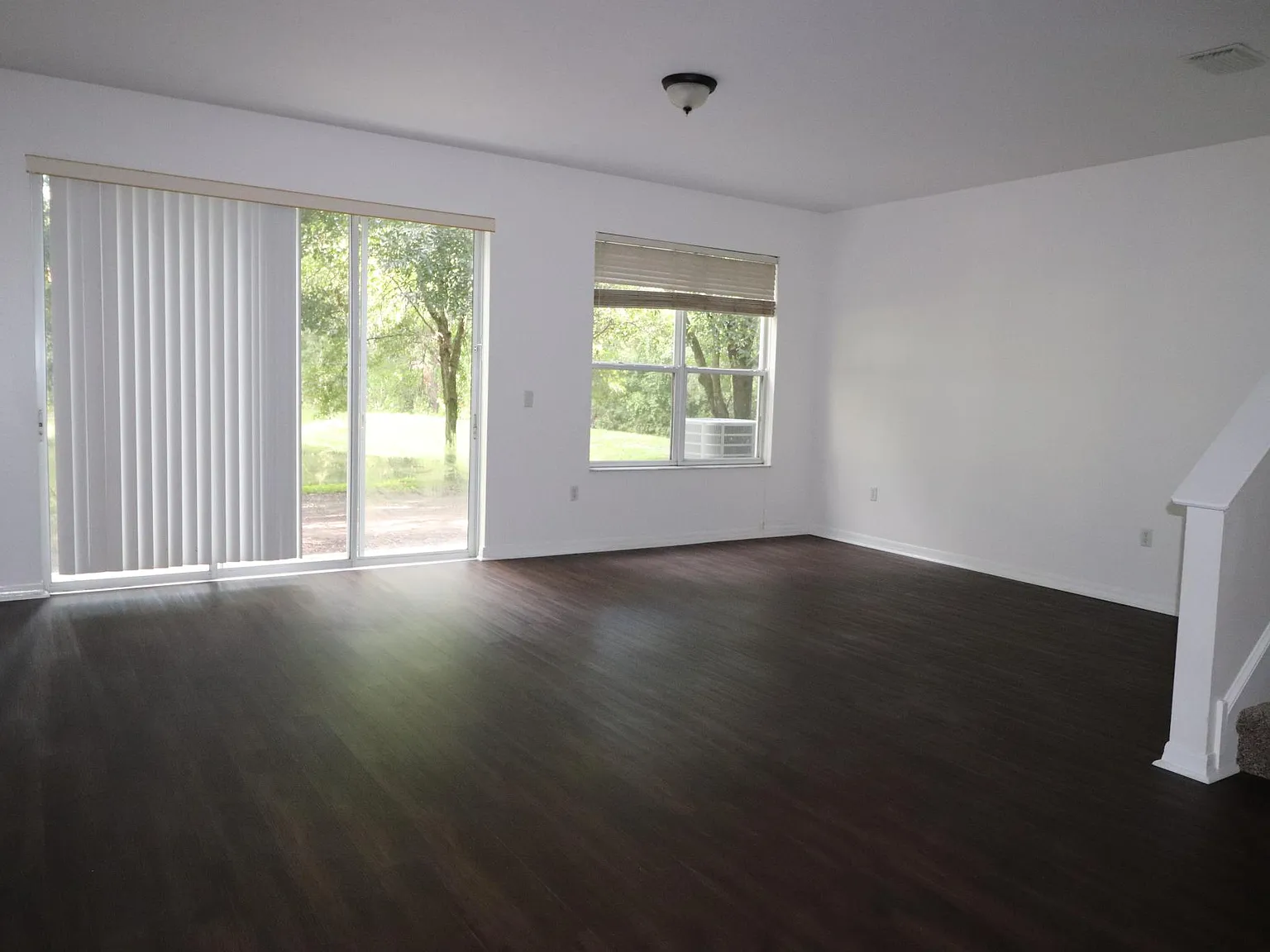 3 bed, 2.5 bath, 1672 sqft, $2,300 — Photo 2