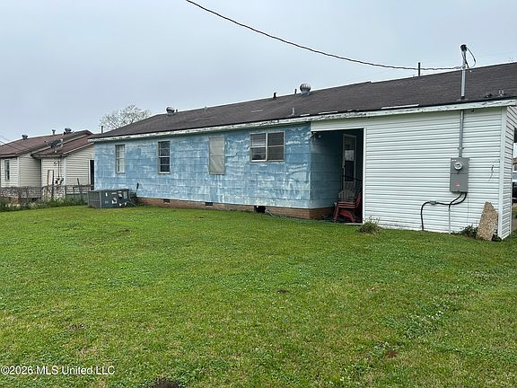 4th image of 110 Main St