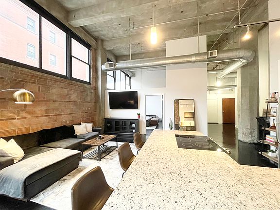 3rd image of 1535 Walnut St APT 204