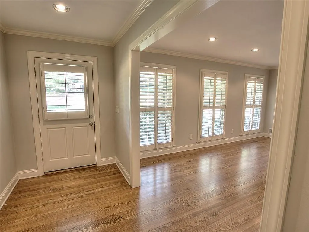 6 bed, 3.5 bath, 2466 sqft, $4,500 — Photo 3