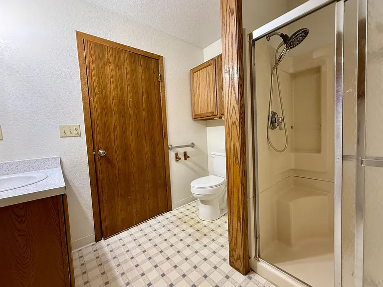 348 S Derby Ave — Photo 19