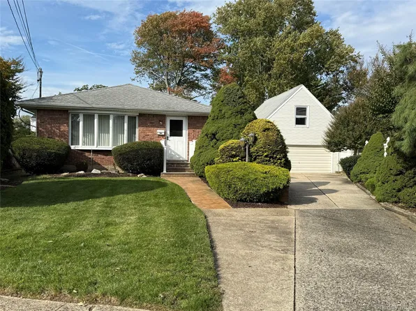 939 Steele Boulevard, Baldwin, NY 11510