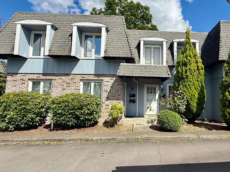 11204 SW Bel Aire Ln — Photo 2