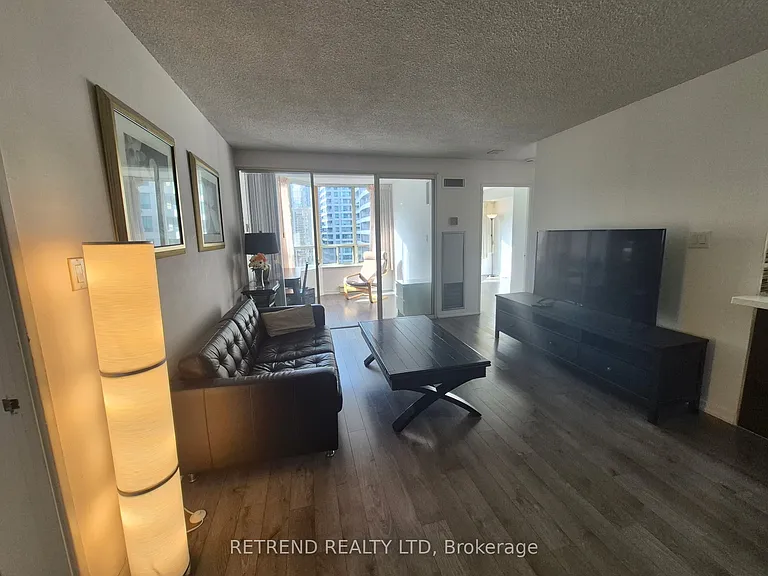 30 Greenfield Ave #1601 — Photo 8
